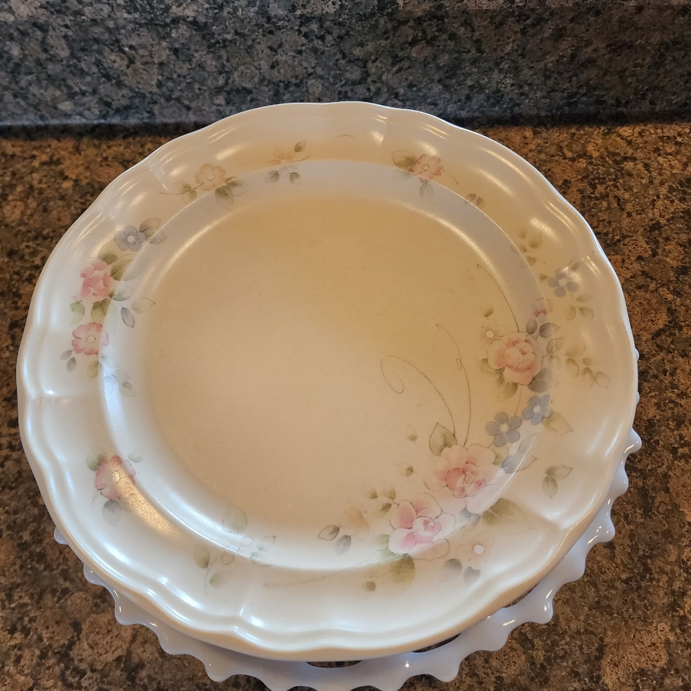 Pfaltzgraff Tea Rose Stoneware 10" Dinner Plate - Cream and Pink